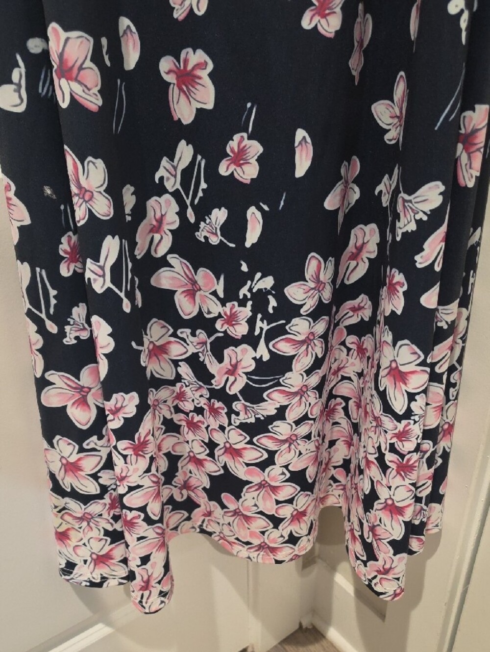 Sleeveless Navy Floral Maxi Dress - Elegant Summer Style - Picture 4 of 6